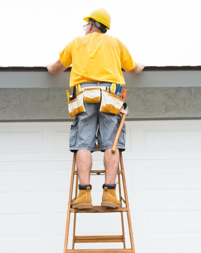 How to Stay Safe While on a Ladder